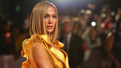 Jennifer Lopez revives dress behind the invention of Google 